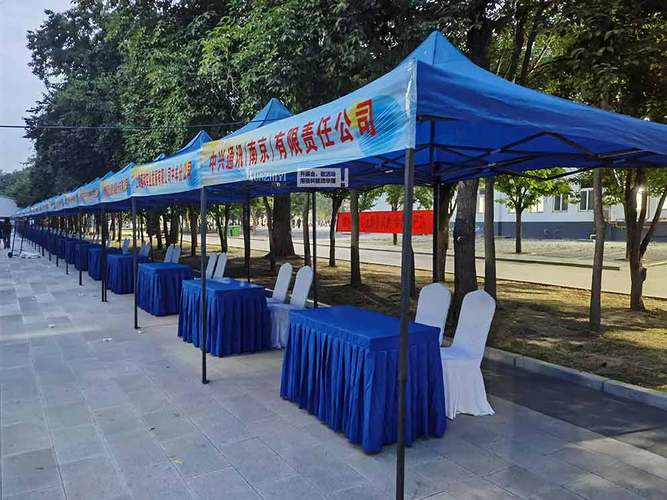 摊开通风晾干的户外帐篷整理图
