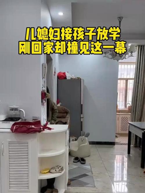 上周接娃时撞见的一幕
