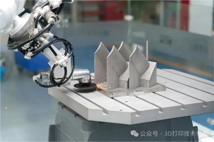 金属3D打印零件后处理去除支撑的现场照片