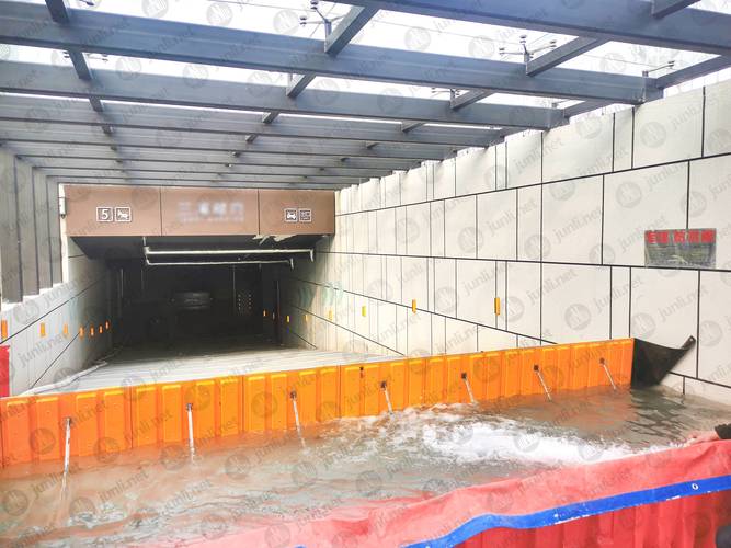 城市住宅小区汛期地下车库防洪挡水设施实拍