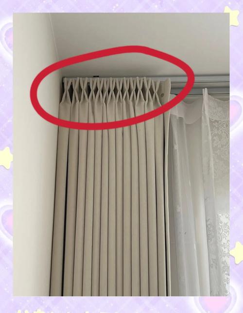 超薄静音窗帘轨道安装过程 水平仪校准