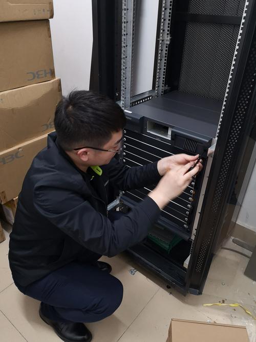 焊接工位旁安装工业交换机的现场实拍