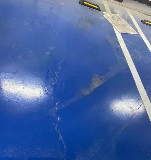 环氧地坪基层受潮起泡破坏状态图
