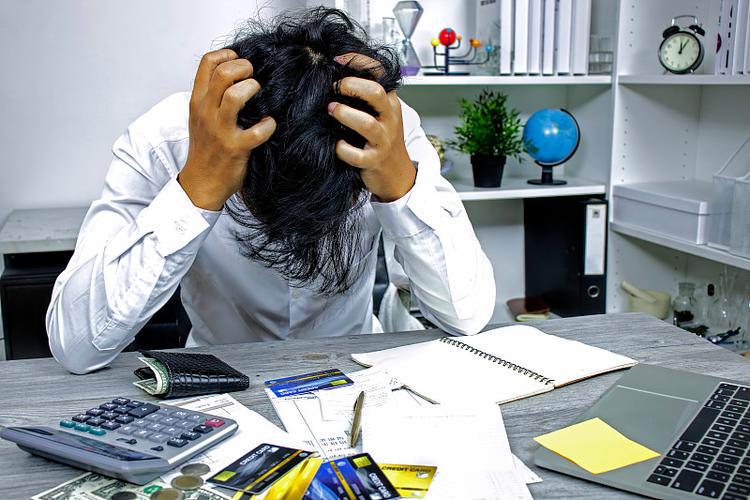 副业赚钱真的能月入过万吗?普通上班族没资源没技能能做吗?-我问答网
