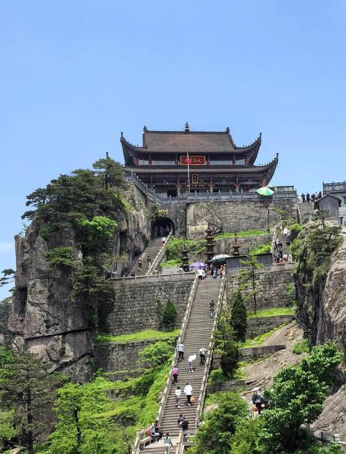 安徽九华山黄墙黑瓦寺庙依山而建景观