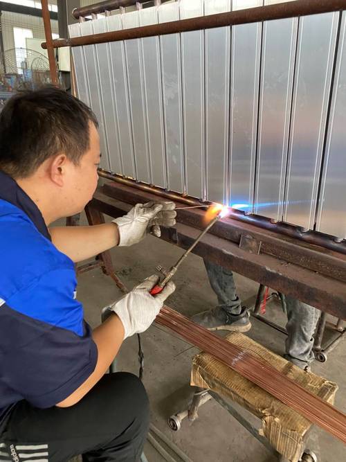 铜铝焊接机厂家现场试焊铜铝散热器工件实拍