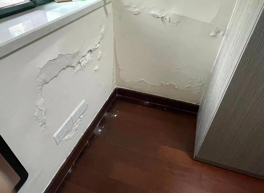 窗台板裂缝渗水实拍