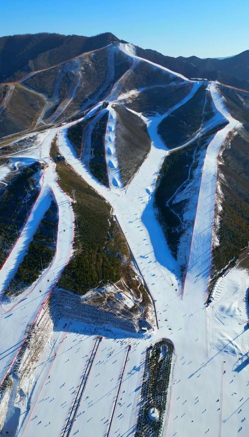 崇礼富龙滑雪场初级道新手滑雪场景