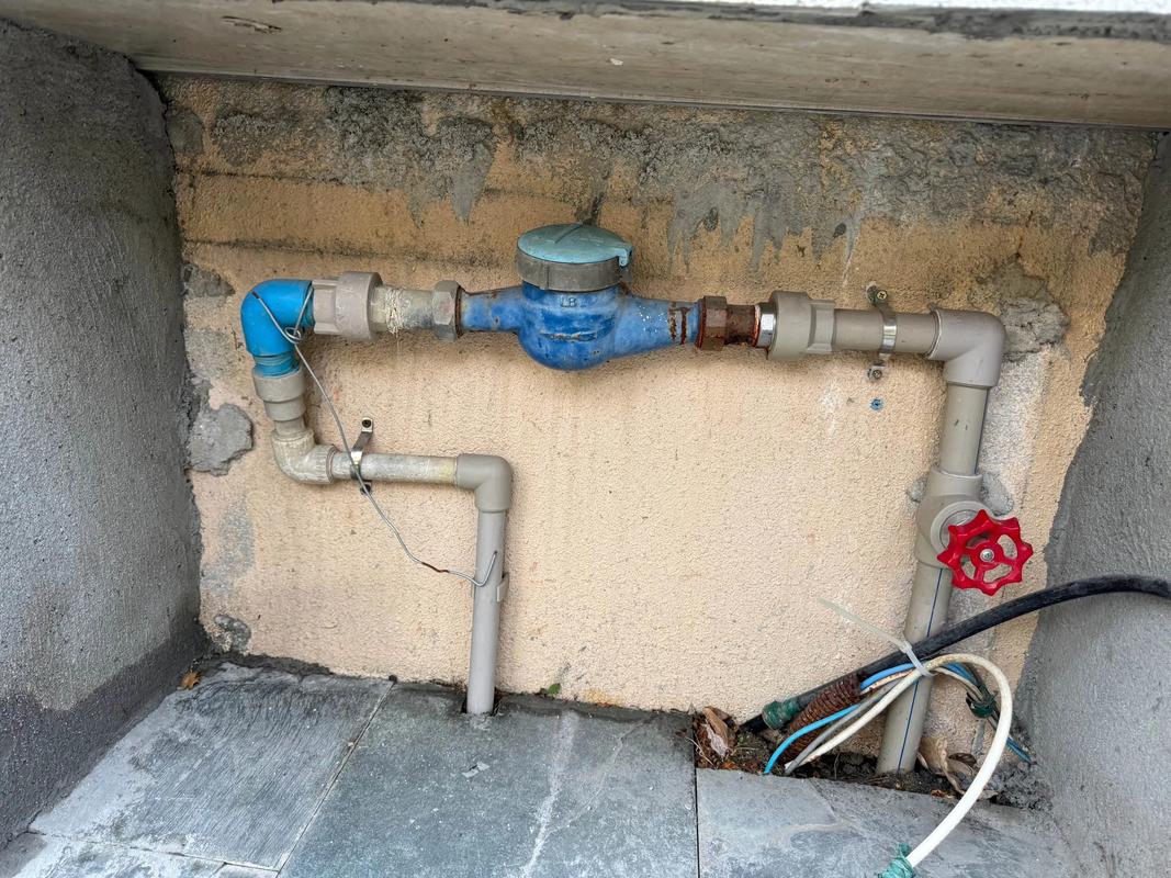 家庭水路改造前置过滤器安装实拍图