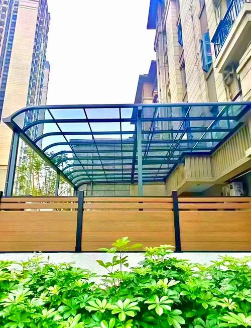 耐力板雨棚安装坡度设计示意图
