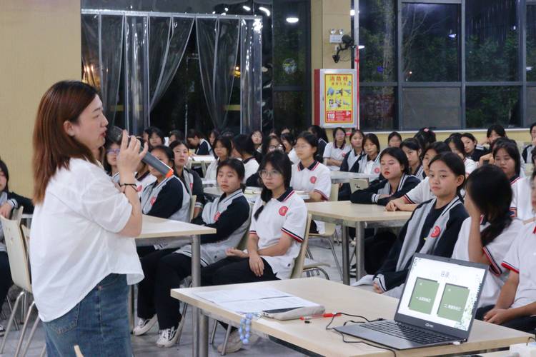 高中生职业启蒙公开课现场照片