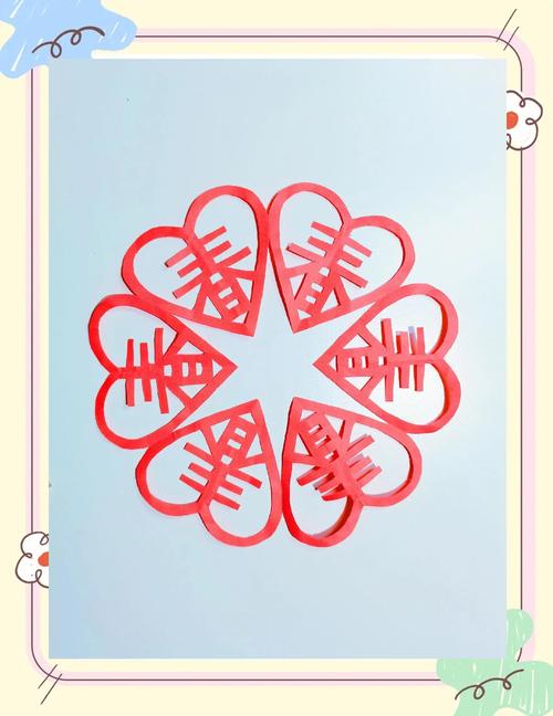 春节客厅窗户上孩子手工做的剪纸窗花