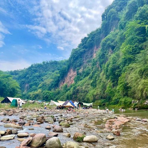 无人小众河滩景点打卡游客随手拍