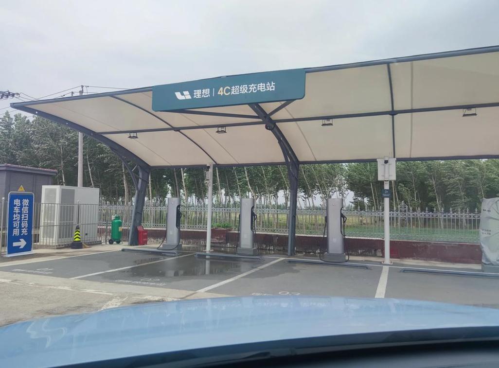 南京绕城高速服务区超充桩实景