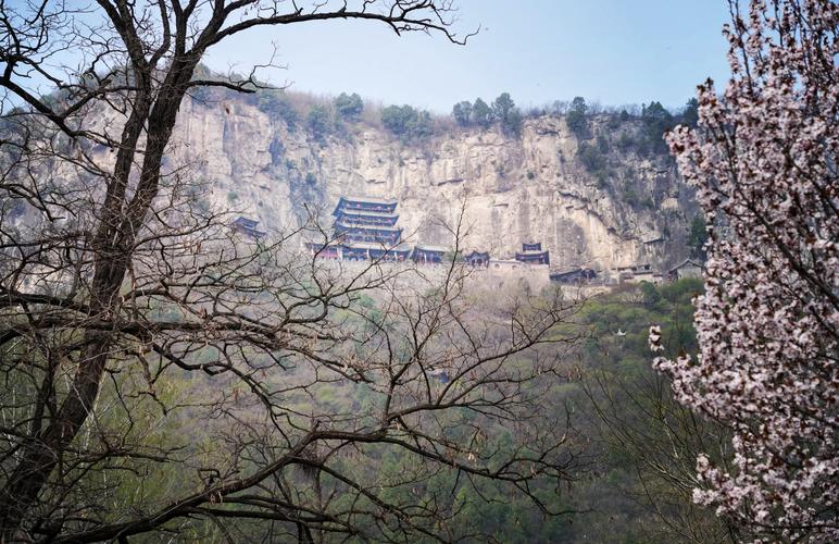 京郊野山北齐摩崖石刻实景