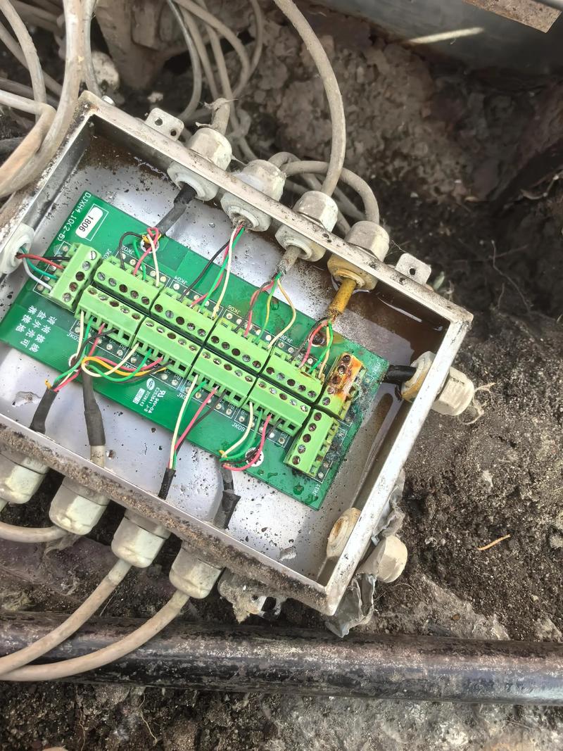 化工现场Profibus DP接线箱进水腐蚀