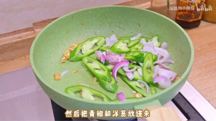 🥣 翻拌消泡：你手是不是太重了？