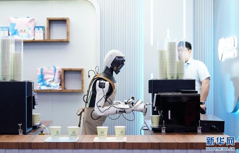 咖啡店桌面具身智能原型机器人实拍