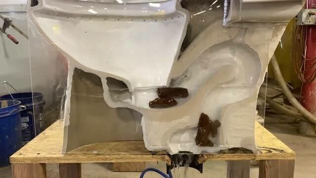 被强酸腐蚀的马桶釉面微观结构图