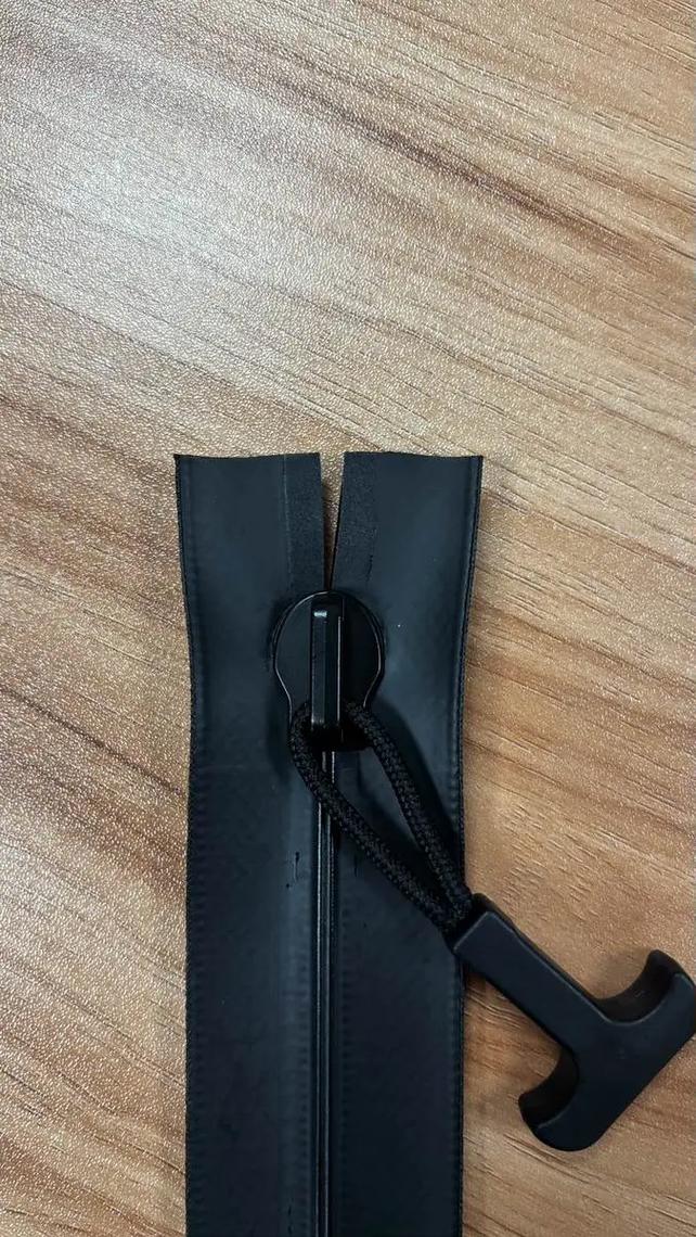户外背包防水面料和拉链细节图