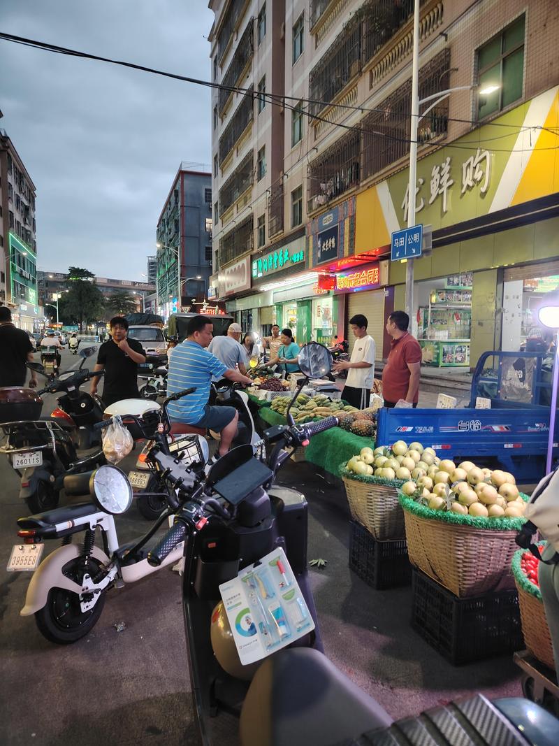 2043年城中村地下数据集市散户交易现场