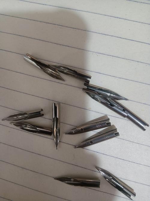 钢笔:工具还是玩具?聊聊墨水里的那点执念-因为所以
