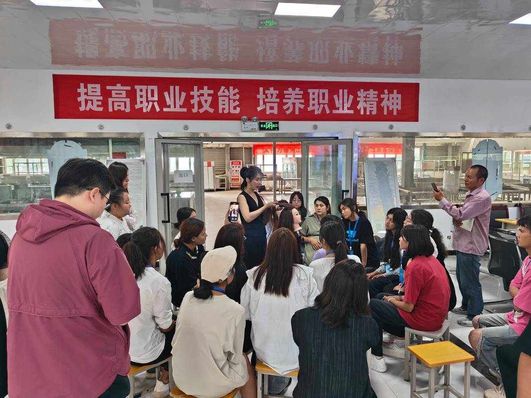职高生技能竞赛集训日常照片