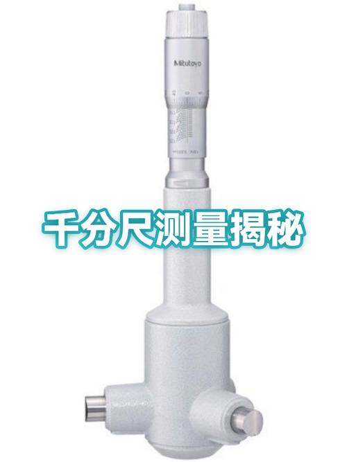 维修师傅用千分尺测量碳罐电磁阀阀芯间隙