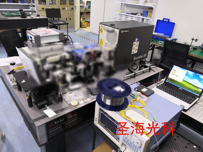 实验室微纳光学光栅刻线样品实拍