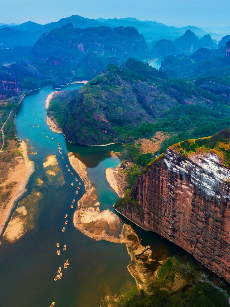 江西龙虎山泸溪河丹霞峰林全景