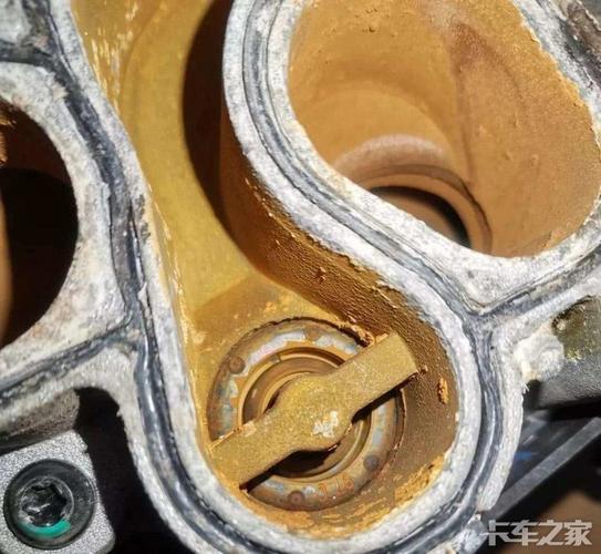 汽修店缸体水套水垢厚度测量实操图
