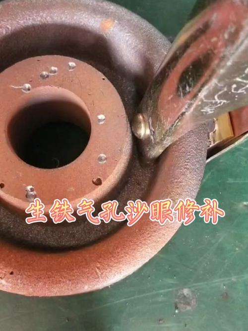 铸铁刹车支架端面气孔打磨实拍
