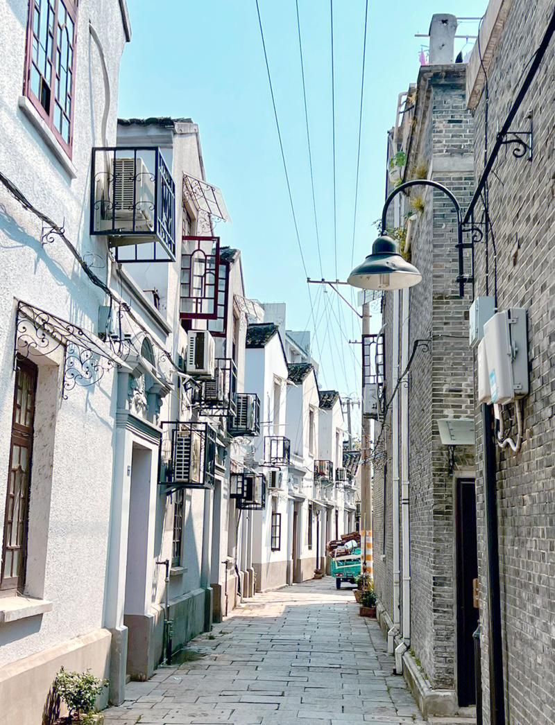 苏州姑苏区老巷园林入口街景
