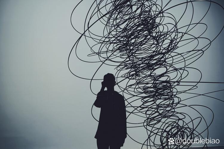 缠成一团的线，藏着没理顺的生活