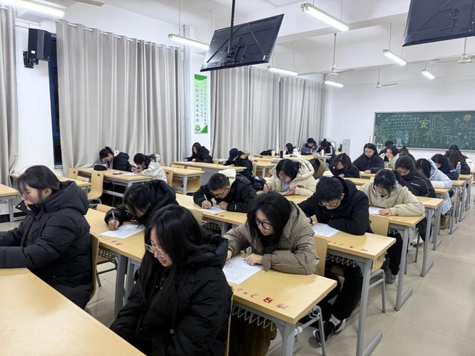 职校课堂基础薄弱学生上台做题场景
