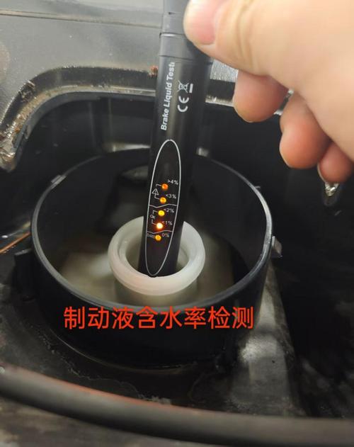 汽修店刹车油含水检测试纸对比图