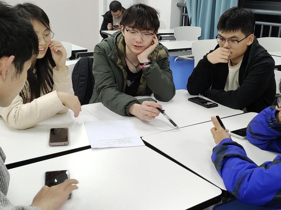 无领导小组讨论大学生面试激烈辩论