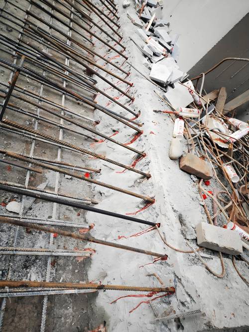建筑抢险加固现场钻孔植筋施工实景