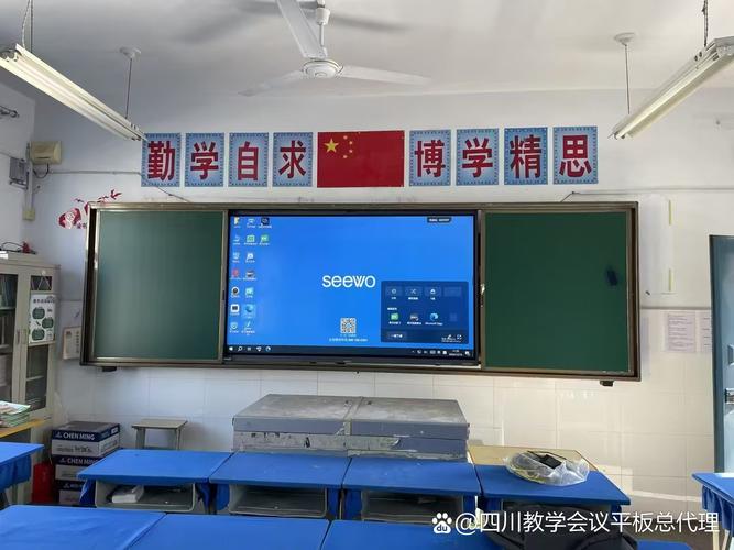 农村小学教室里落灰的电子白板