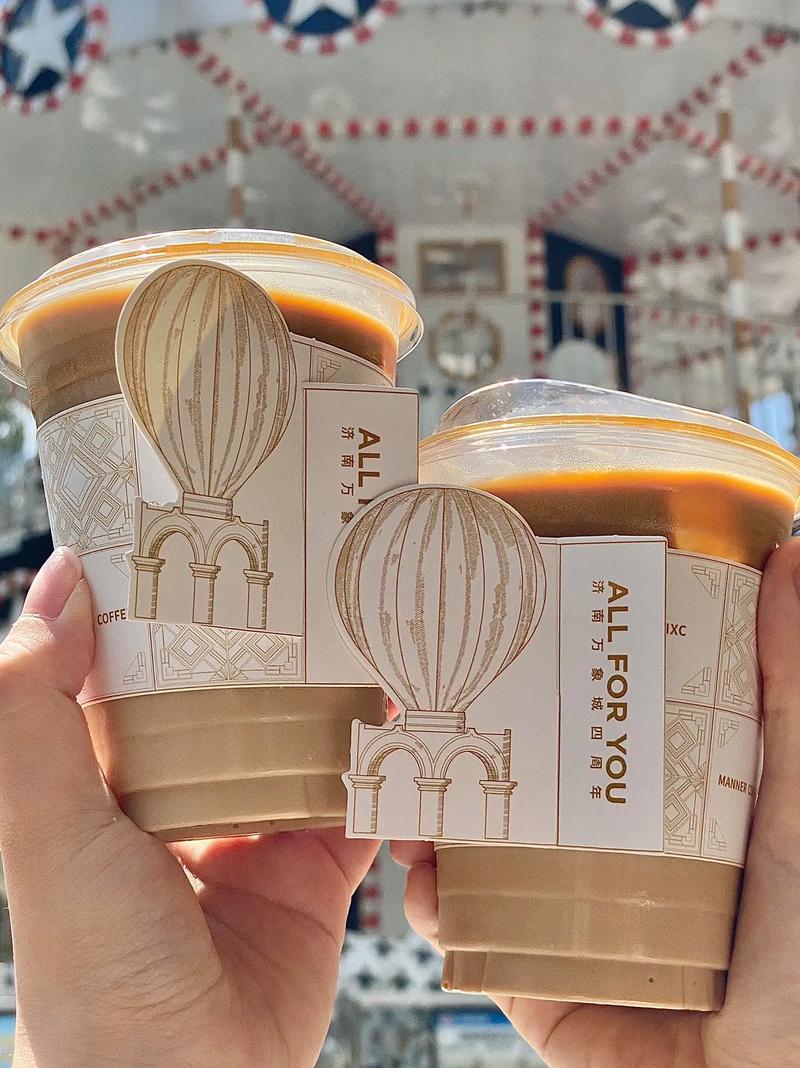 品牌咖啡杯套创意文案引发顾客拍照分享
