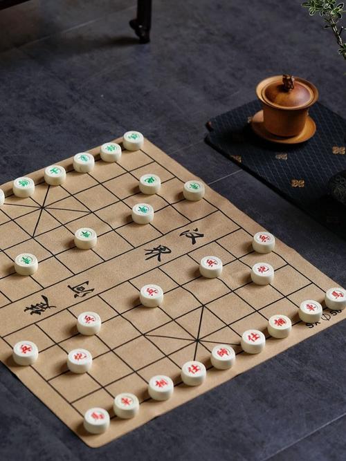客厅茶几上下到一半的中国象棋
