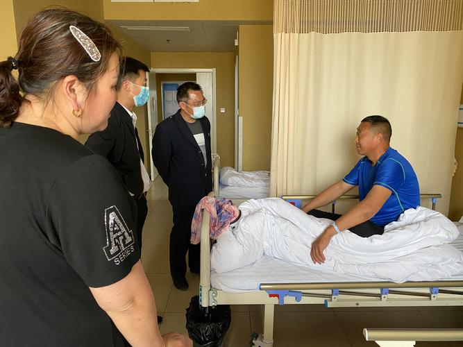 制造工厂病号员工探望现场