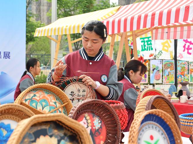 小学综合实践活动作品展示现场
