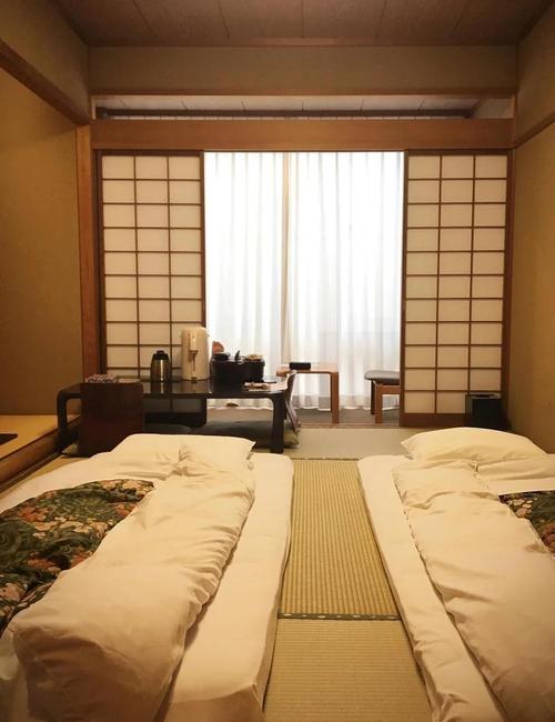 日本经济型酒店狭小的房间实景