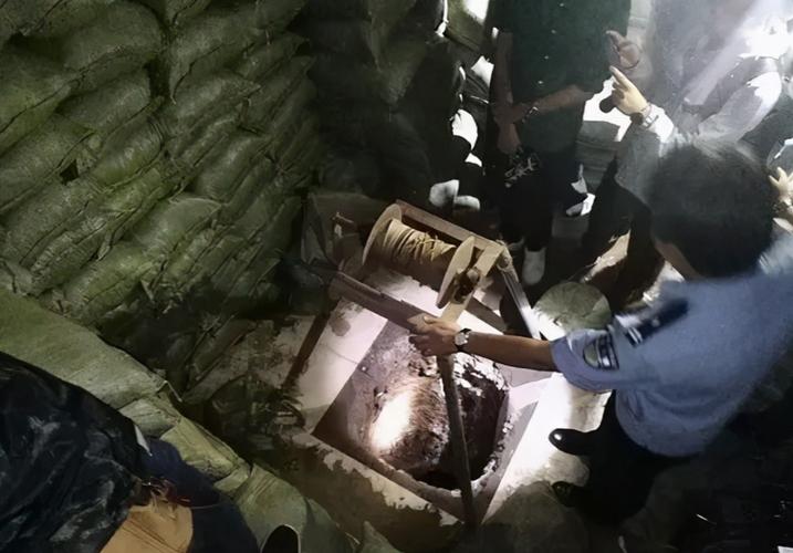 警方抓捕倒卖地下文物团伙现场