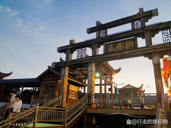 张家界武陵源溪布街夜景