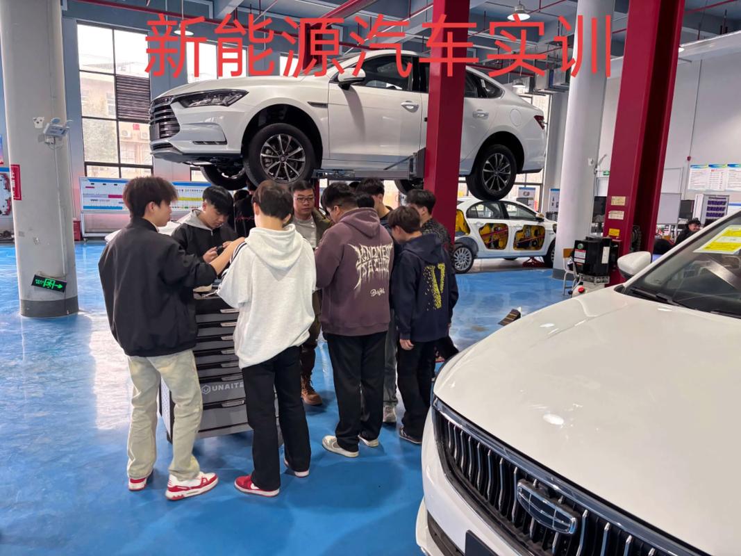 新能源汽车维修专业实训课堂