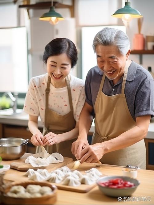 现代厨房里老人和年轻母亲共同操作辅食机温馨画面