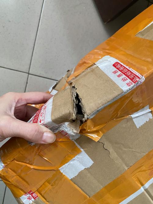 快递签收前开箱验视产品缺陷实拍