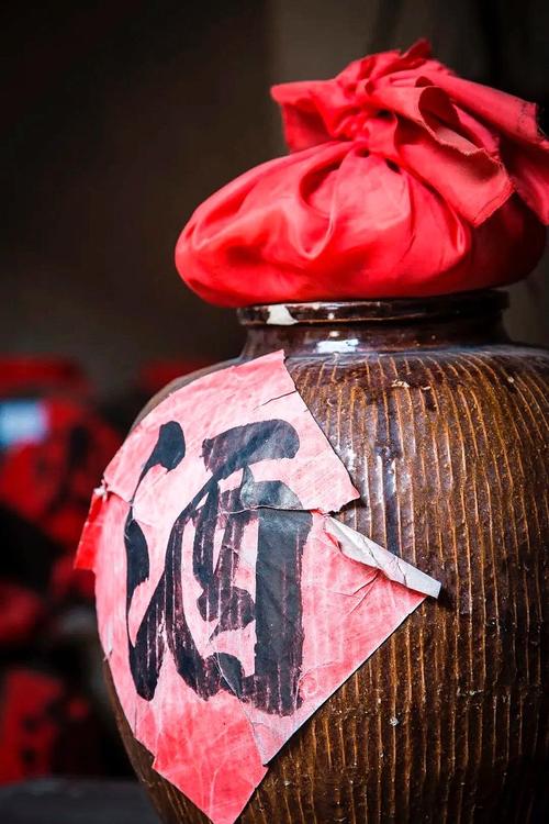瓮里的新酒，也留着老规矩的香